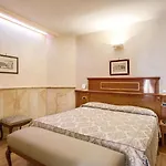 Pantheon Relais