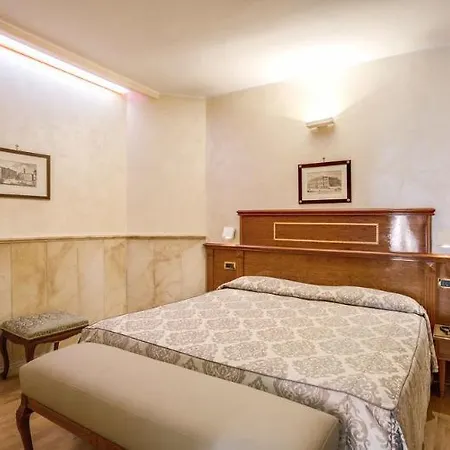 Pantheon Relais